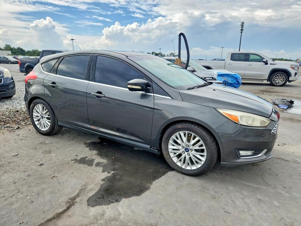 63664246 :رقم المزاد ، 1FADP3N20FL215304 vin ، 2015 Ford Focus مزاد بيع