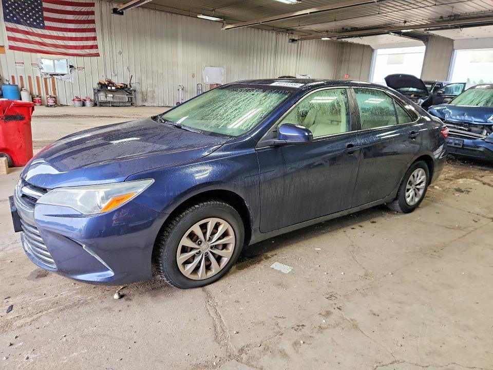 64722586 :رقم المزاد ، 4T4BF1FK1GR537406 vin ، 2016 Toyota Camry مزاد بيع
