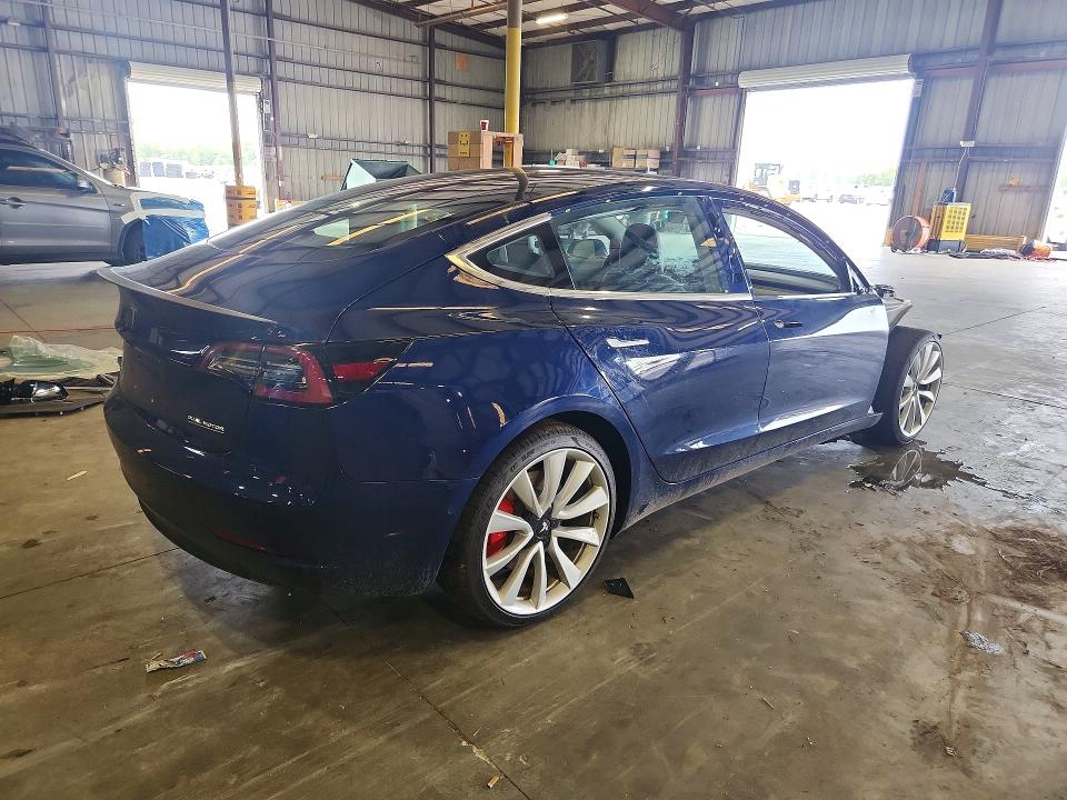 Продажа на аукционе авто 2018 Tesla Model 3, vin: 5YJ3E1EB9JF083929, номер лота: 63107556