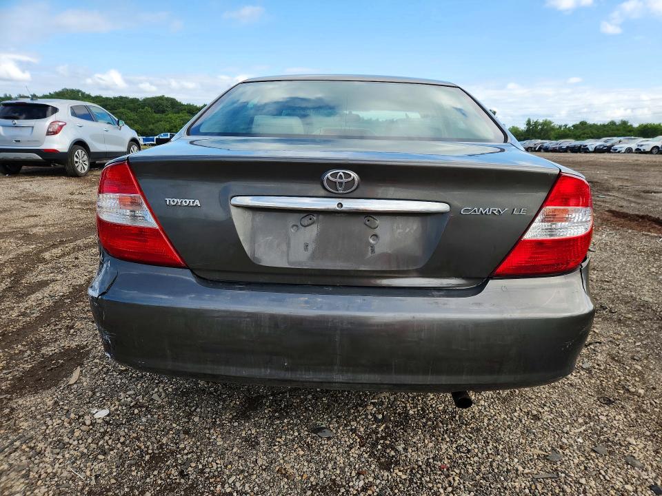 64216556 :رقم المزاد ، 4T1BE32K32U518329 vin ، 2002 Toyota Camry مزاد بيع