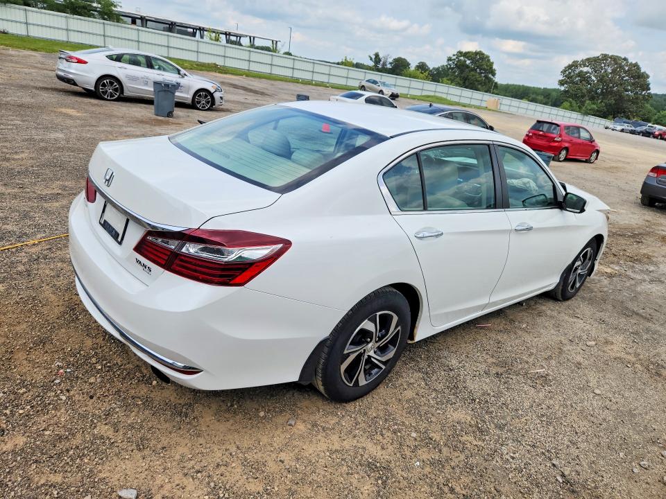 64386496 :رقم المزاد ، 1HGCR2F32HA012710 vin ، 2017 Honda Accord مزاد بيع
