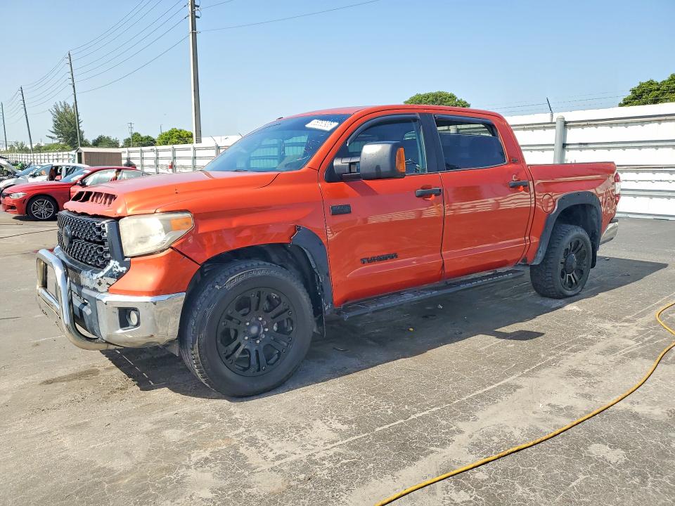 Auction sale of the 2018 Toyota Tundra, vin: 5TFDW5F11JX761965, lot number: 65352936