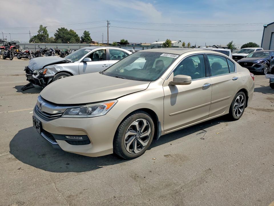 2016 Honda Accord მანქანა იყიდება აუქციონზე, vin: 1HGCR3F88GA031200, აუქციონის ნომერი: 65511056