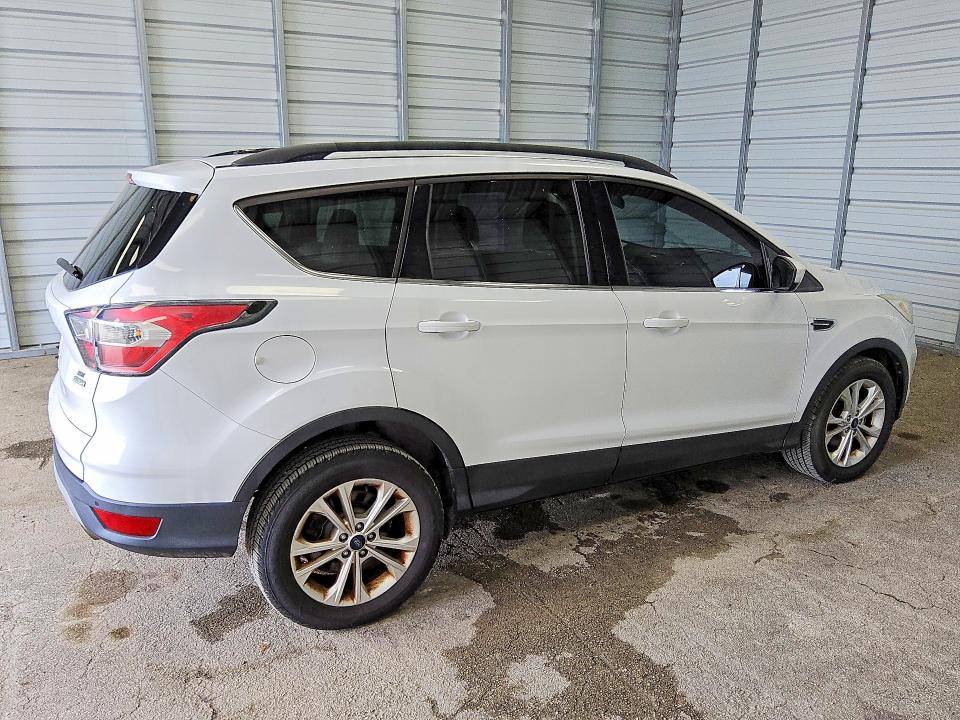 Продаж на аукціоні авто 2017 Ford Escape, vin: 1FMCU0GD1HUB46014, номер лоту: 62447176