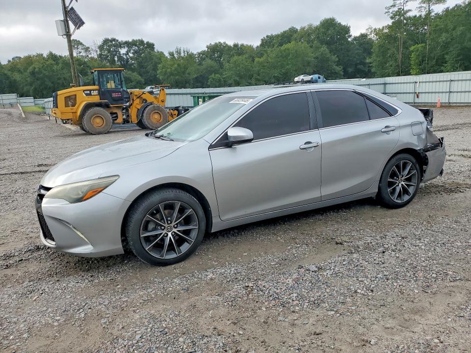 66928446 :رقم المزاد ، 4T1BK1FK4FU029046 vin ، 2015 Toyota Camry مزاد بيع
