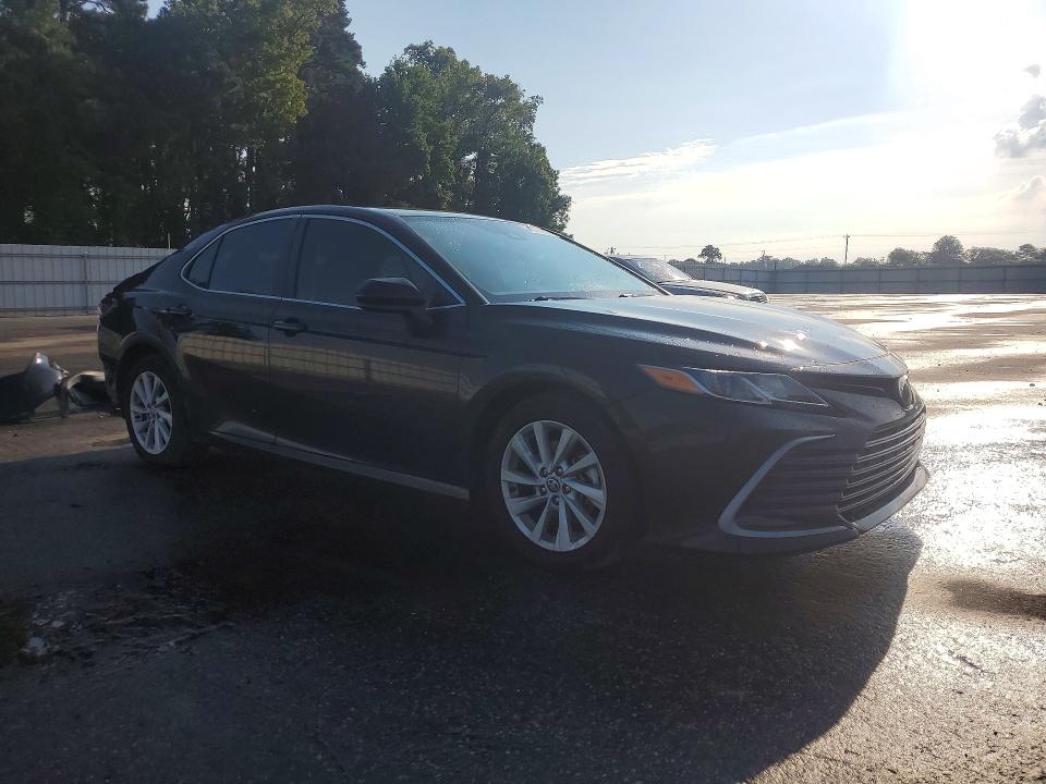 66164226 :رقم المزاد ، 4T1C11AKXPU085301 vin ، 2023 Toyota Camry مزاد بيع