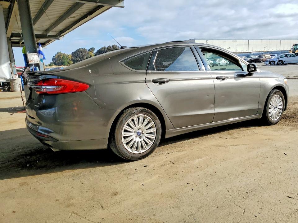 64574726 :رقم المزاد ، 3FA6P0LU1JR128517 vin ، 2018 Ford Fusion مزاد بيع