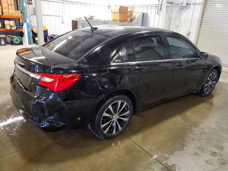 63931886 :رقم المزاد ، 1C3BC8FG1BN601236 vin ، 2011 Chrysler 200 مزاد بيع