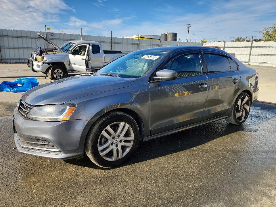 2018 Volkswagen Jetta მანქანა იყიდება აუქციონზე, vin: 3VW2B7AJ9JM215312, აუქციონის ნომერი: 64251596