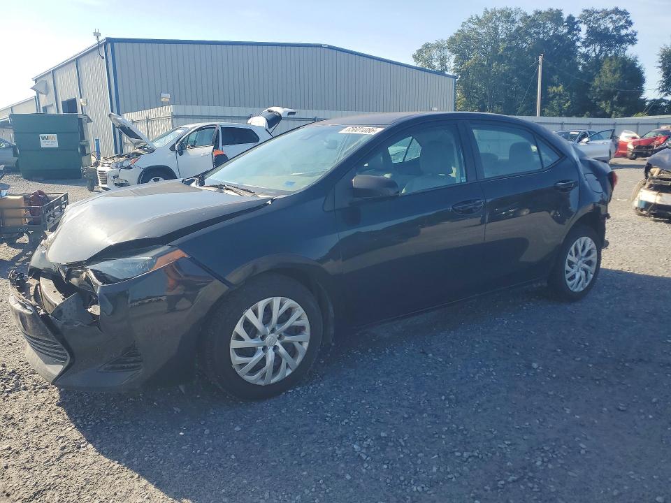 65601086 :رقم المزاد ، 5YFBURHE8JP848751 vin ، 2018 Toyota Corolla مزاد بيع