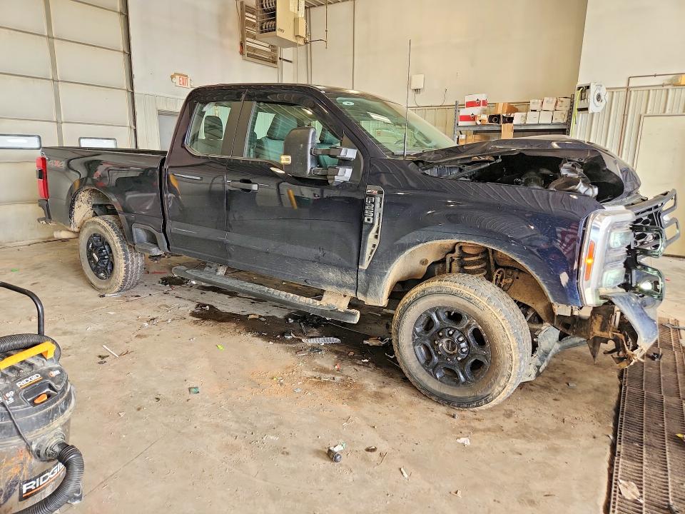64781806 :رقم المزاد ، 1FT8X2BA1REF11202 vin ، 2024 Ford F250 مزاد بيع
