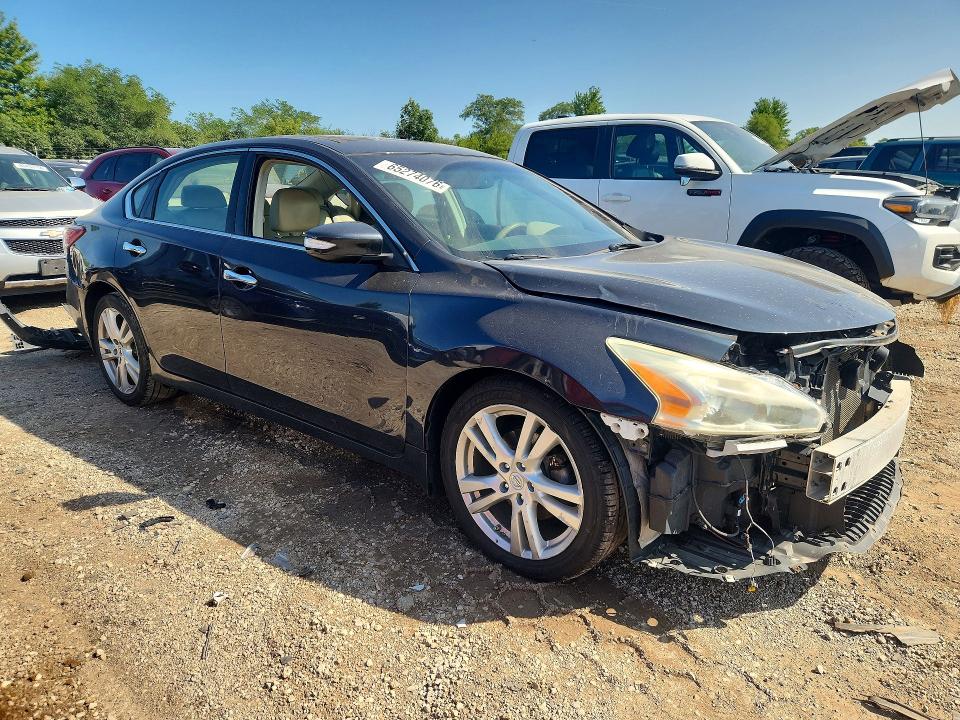 2013 Nissan Altima მანქანა იყიდება აუქციონზე, vin: 1N4BL3AP2DN576197, აუქციონის ნომერი: 65274076