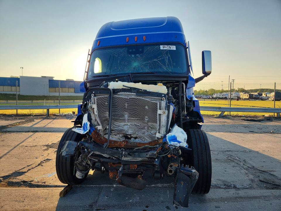 61204796 :رقم المزاد ، 3AKJHHDR8LSMD2433 vin ، 2020 Freightliner Cascadia 126 مزاد بيع