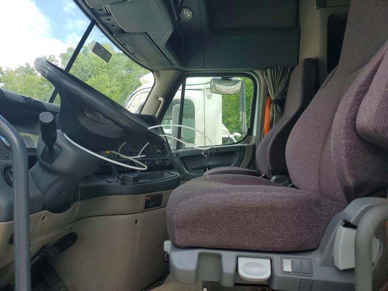 Продажа на аукционе авто 2020 Freightliner Cascadia 125, vin: 3AKJGLFG7LSLG7043, номер лота: 66082166
