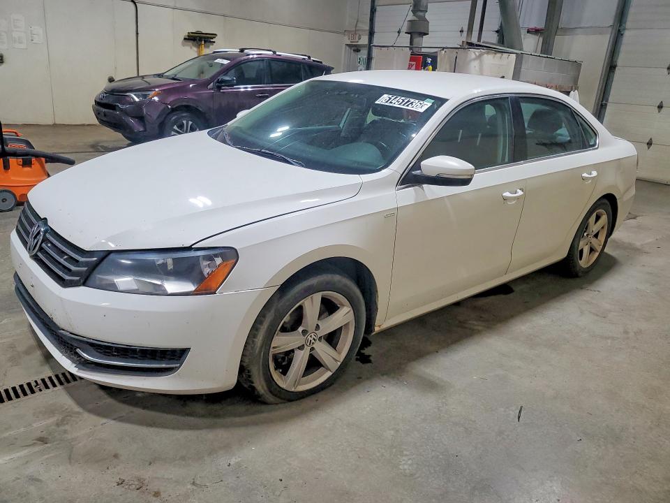 61451736 :رقم المزاد ، 1VWAT7A39EC037516 vin ، 2014 Volkswagen Passat مزاد بيع