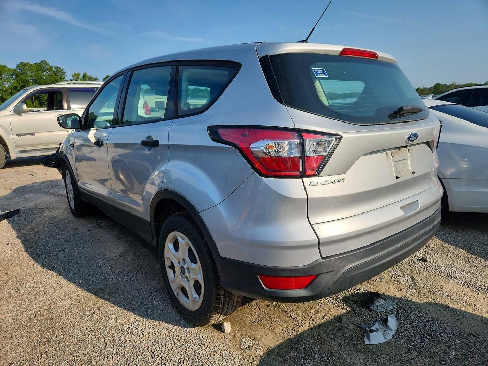 60737656 :رقم المزاد ، 1FMCU0F73JUA60477 vin ، 2018 Ford Escape مزاد بيع