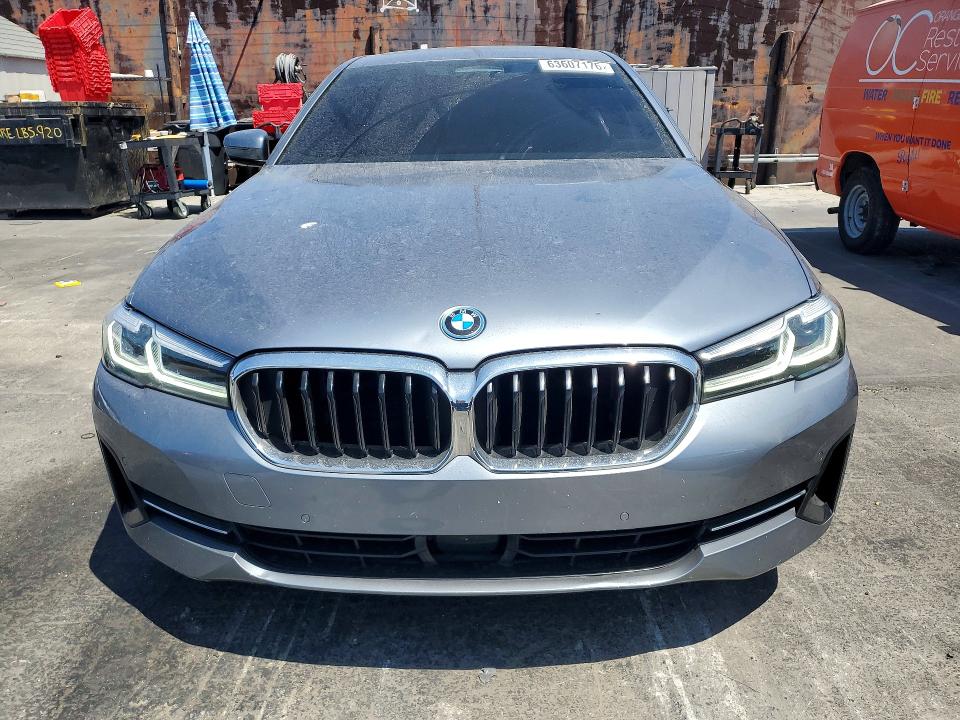 63607176 :رقم المزاد ، WBA13AG04NCK15987 vin ، 2022 Bmw 530e مزاد بيع