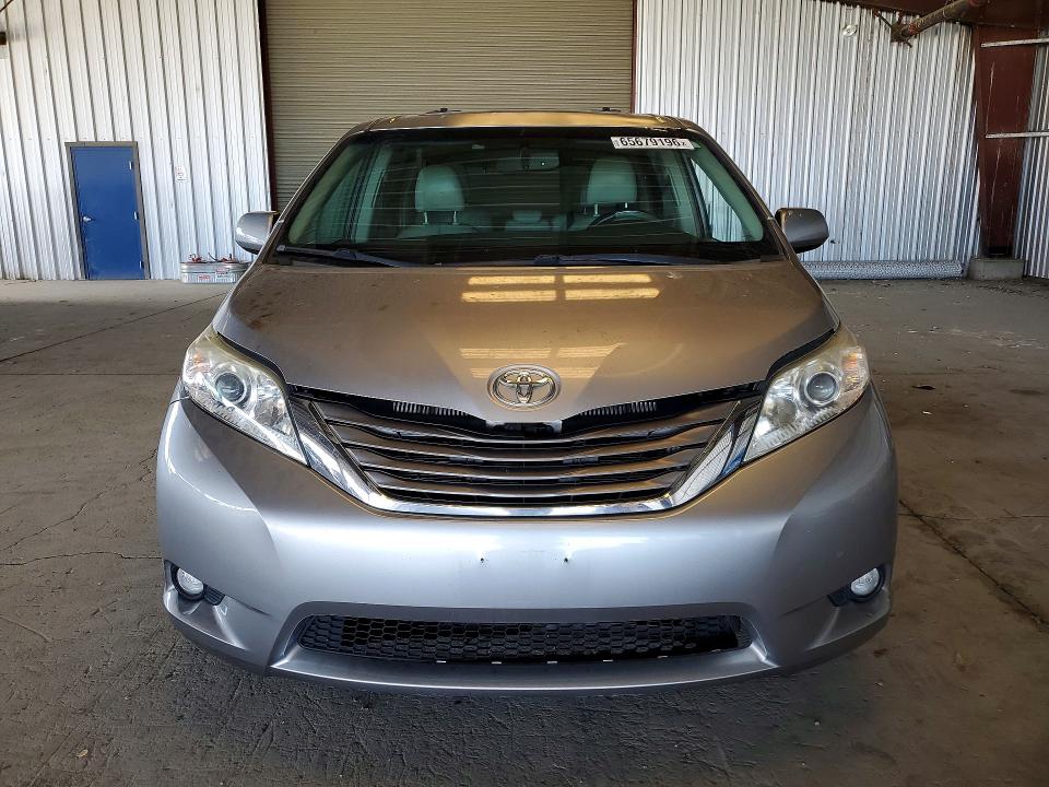 2011 Toyota Sienna მანქანა იყიდება აუქციონზე, vin: 5TDYK3DC7BS173842, აუქციონის ნომერი: 65679196