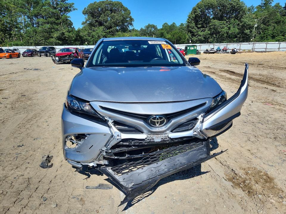 65286746 :رقم المزاد ، 4T1T11BK6MU038759 vin ، 2021 Toyota Camry مزاد بيع