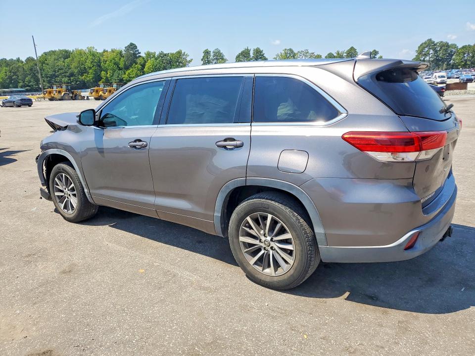 2018 Toyota Highlander მანქანა იყიდება აუქციონზე, vin: 5TDKZRFHXJS273848, აუქციონის ნომერი: 66547376