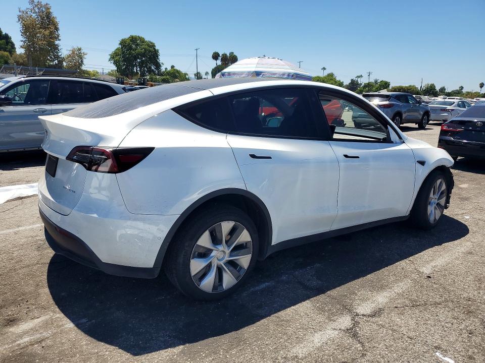 65859086 :رقم المزاد ، 7SAYGDEE4NF556382 vin ، 2022 Tesla Model Y مزاد بيع