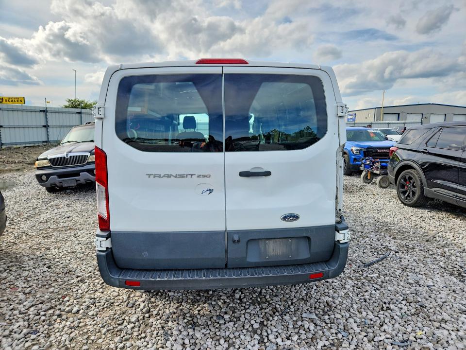 64808236 :رقم المزاد ، 1FTYR1ZM2HKA77733 vin ، 2017 Ford Transit مزاد بيع