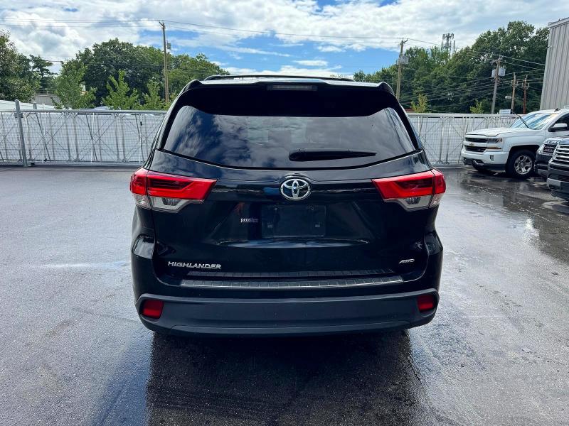 Продажа на аукционе авто 2018 Toyota Highlander, vin: 5TDBZRFH5JS850690, номер лота: 63798756