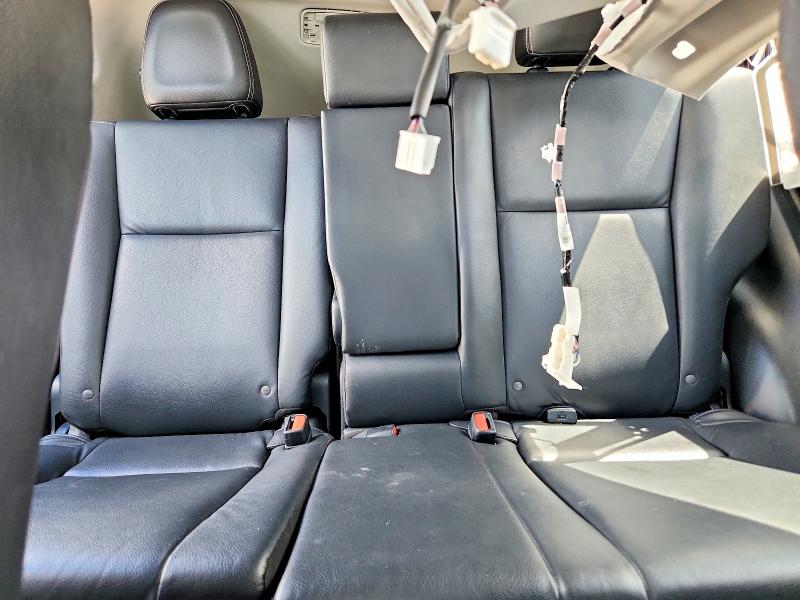 Продаж на аукціоні авто 2017 Toyota Rav4, vin: JTMYFREV1HJ116727, номер лоту: 64302546
