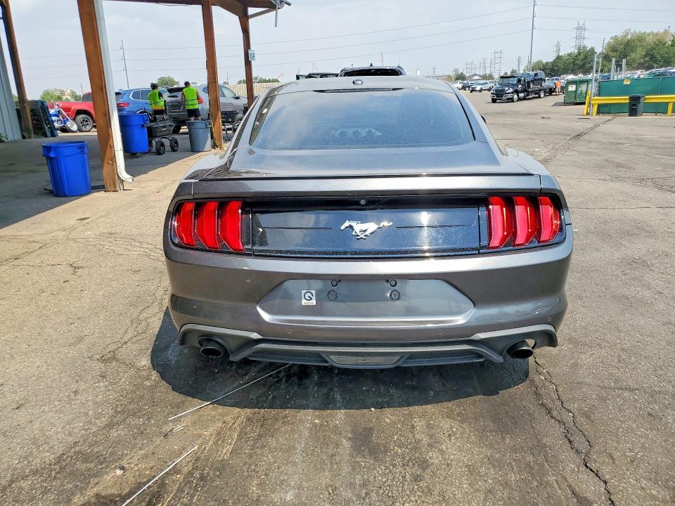 63213546 :رقم المزاد ، 1FA6P8TH2J5113108 vin ، 2018 Ford Mustang مزاد بيع