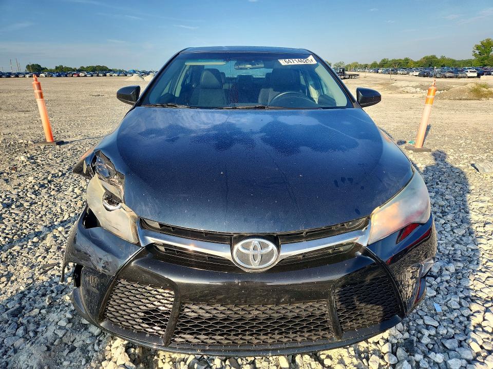 64714626 :رقم المزاد ، 4T1BF1FK4GU535417 vin ، 2016 Toyota Camry مزاد بيع