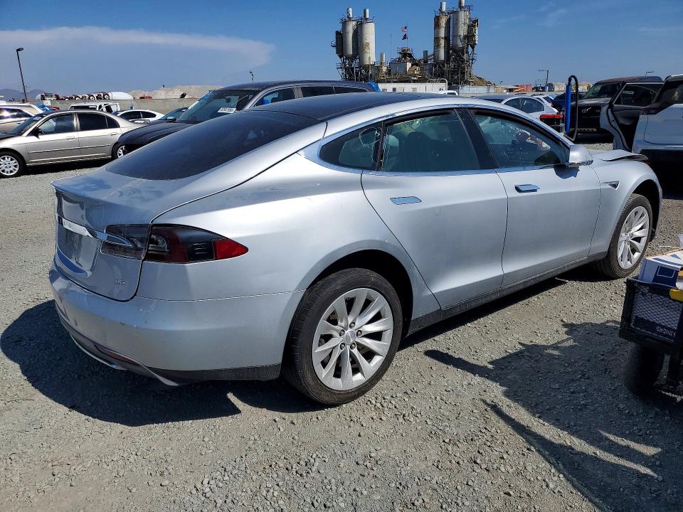 65037106 :رقم المزاد ، 5YJSA1H18EFP51512 vin ، 2014 Tesla Model S مزاد بيع