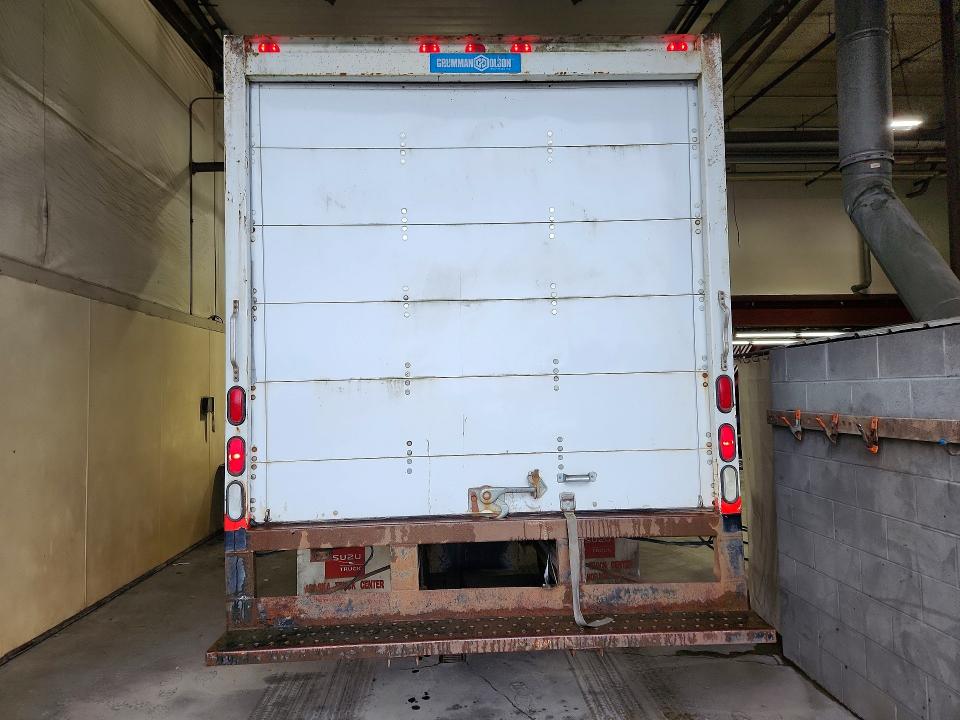 2000 Isuzu Npr მანქანა იყიდება აუქციონზე, vin: 4KLC4B1R2YJ802307, აუქციონის ნომერი: 64331656