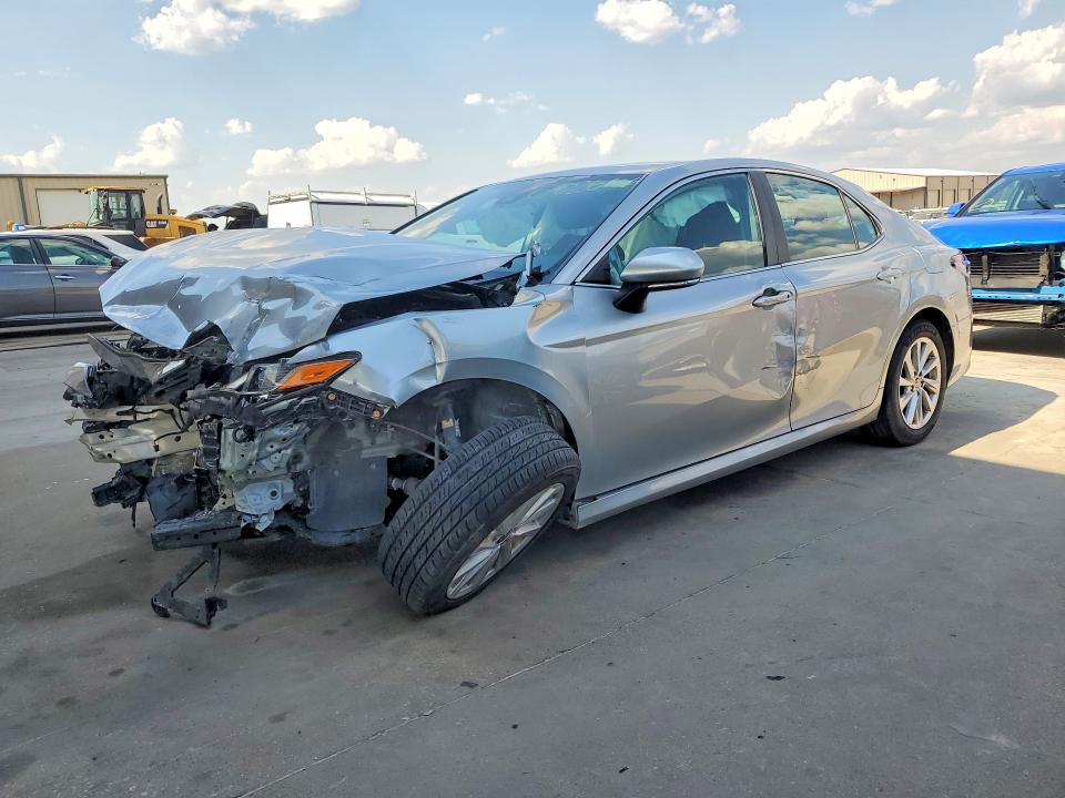67026686 :رقم المزاد ، 4T1C11AKXPU130222 vin ، 2023 Toyota Camry مزاد بيع