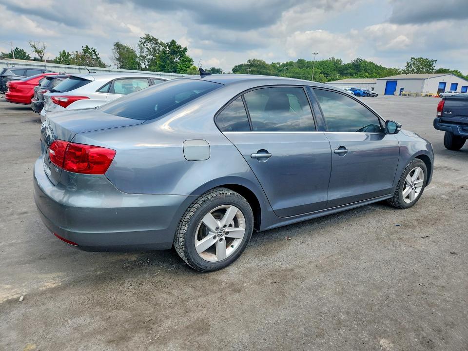 2013 Volkswagen Jetta მანქანა იყიდება აუქციონზე, vin: 3VW3L7AJ4DM444633, აუქციონის ნომერი: 64776446