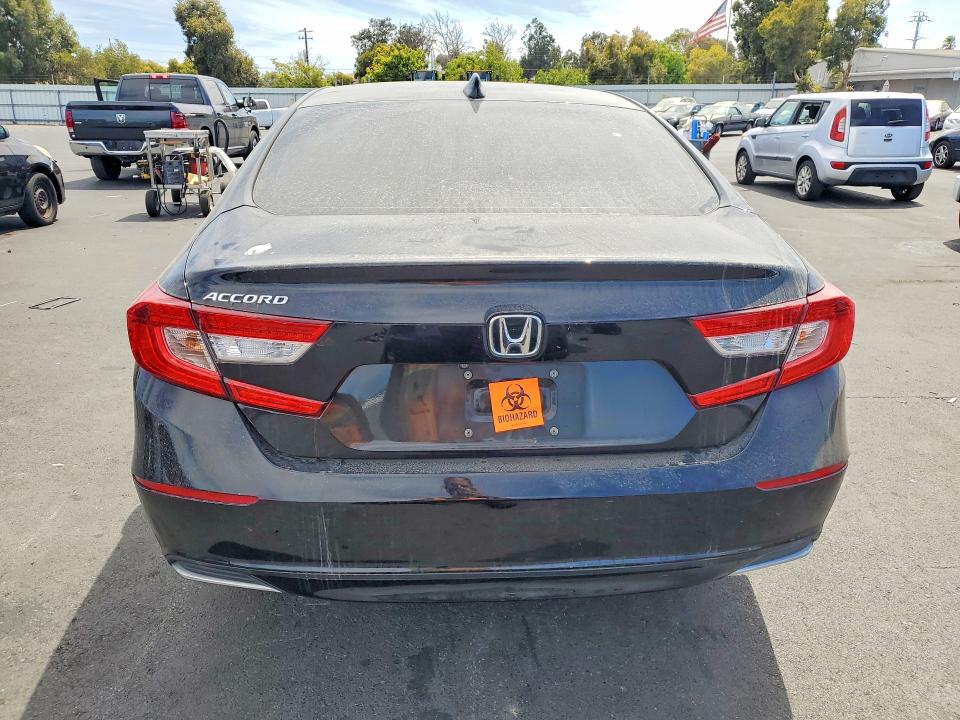 Продаж на аукціоні авто 2018 Honda Accord, vin: 1HGCV1F16JA072760, номер лоту: 64578626