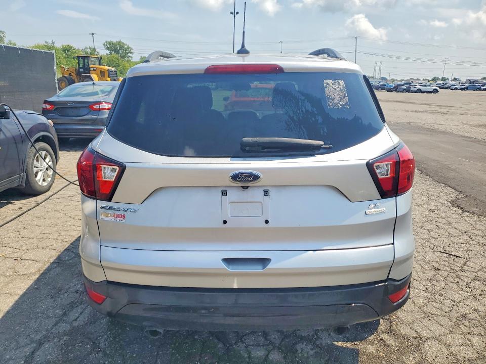 63909236 :رقم المزاد ، 1FMCU0GD2KUA80788 vin ، 2019 Ford Escape مزاد بيع