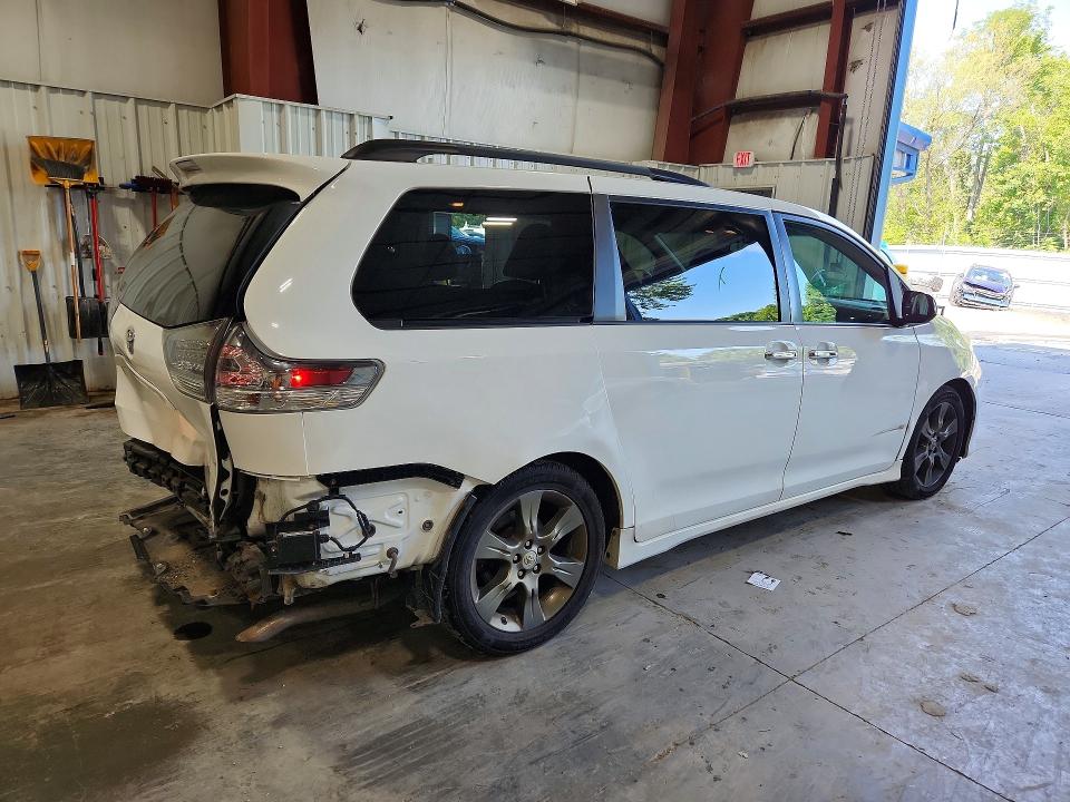 64255426 :رقم المزاد ، 5TDXK3DC8FS625329 vin ، 2015 Toyota Sienna مزاد بيع