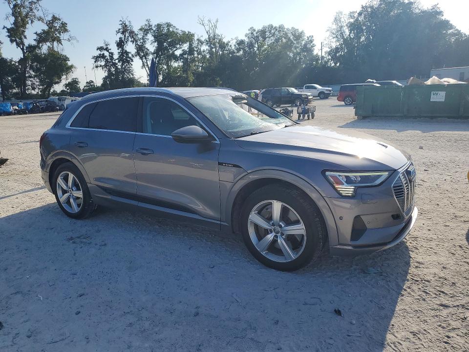 Продаж на аукціоні авто 2019 Audi E-tron, vin: WA1LAAGE1KB013004, номер лоту: 65751066