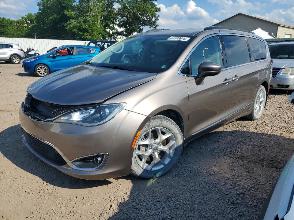 63395946 :رقم المزاد ، 2C4RC1BG9HR670694 vin ، 2017 Chrysler Pacifica مزاد بيع