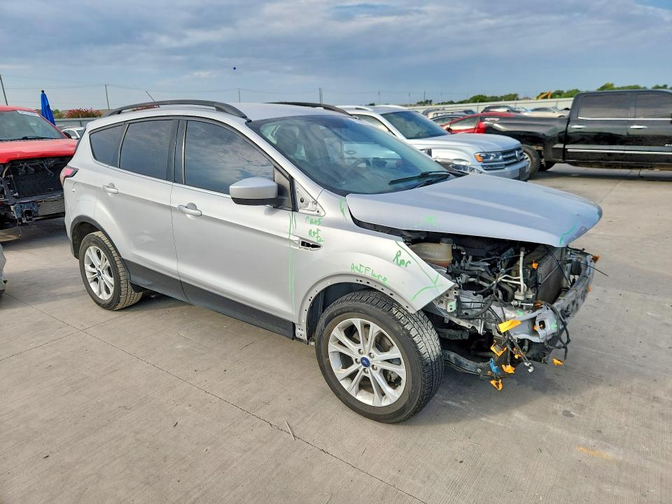 63996526 :رقم المزاد ، 1FMCU0GD3JUC18109 vin ، 2018 Ford Escape مزاد بيع