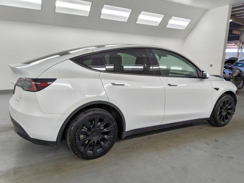 65602186 :رقم المزاد ، 7SAYGDEE7NF480897 vin ، 2022 Tesla Model Y مزاد بيع