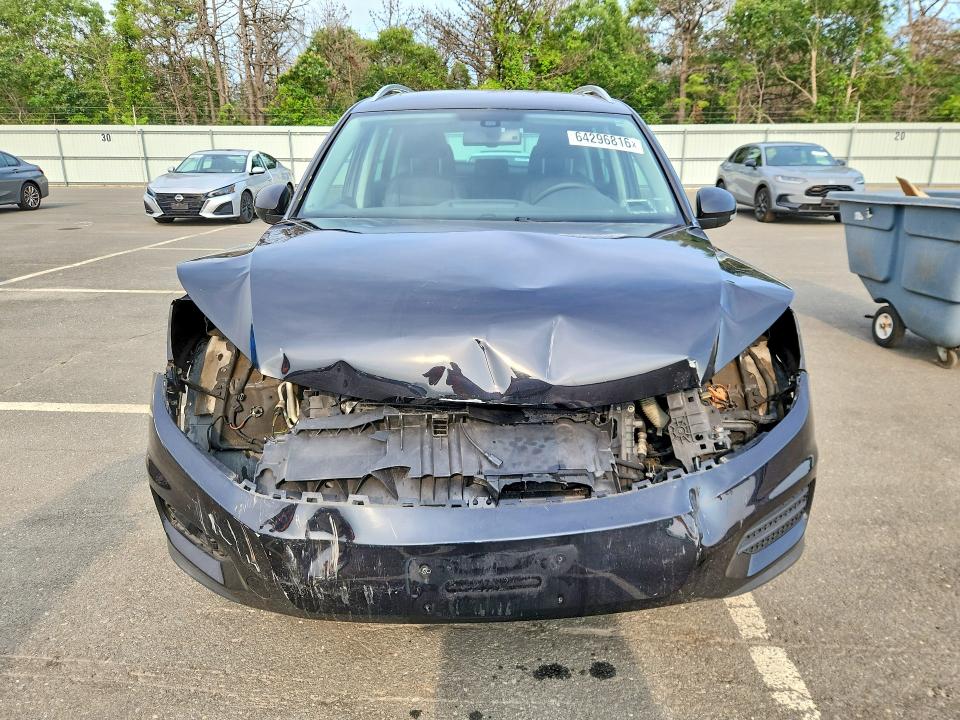 2017 Volkswagen Tiguan მანქანა იყიდება აუქციონზე, vin: WVGSV7AX2HK005632, აუქციონის ნომერი: 64296816
