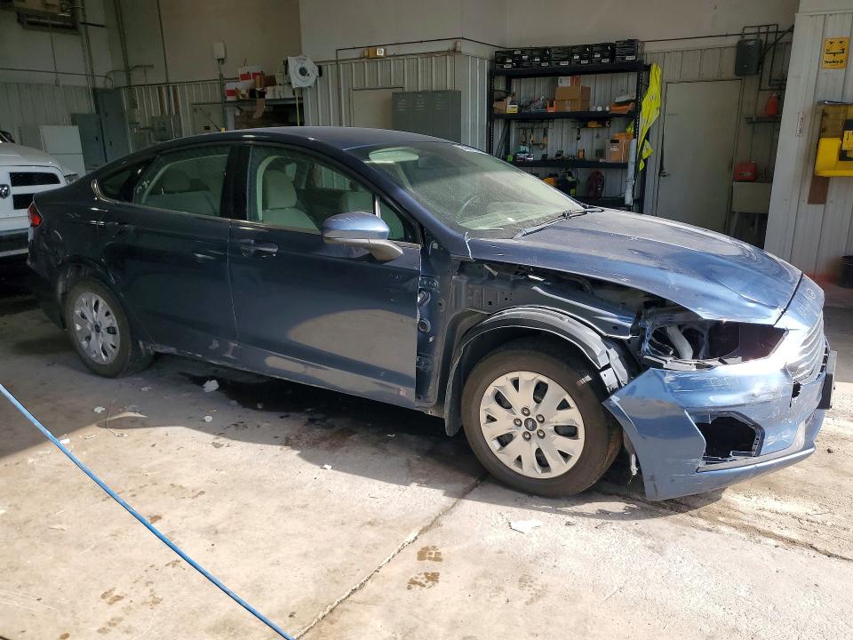 64561016 :رقم المزاد ، 3FA6P0G72KR162035 vin ، 2019 Ford Fusion مزاد بيع