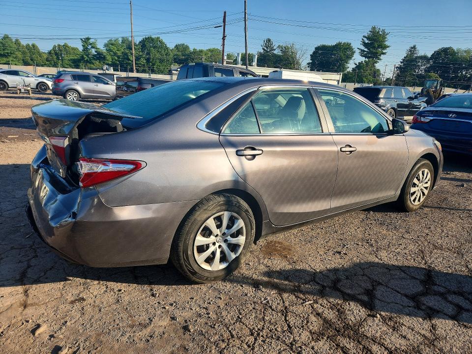 64095356 :رقم المزاد ، 4T1BF1FK6GU586515 vin ، 2016 Toyota Camry مزاد بيع