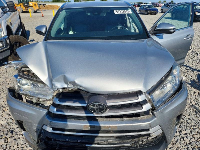 67322646 :رقم المزاد ، 5TDKZRFH0JS279464 vin ، 2018 Toyota Highlander مزاد بيع