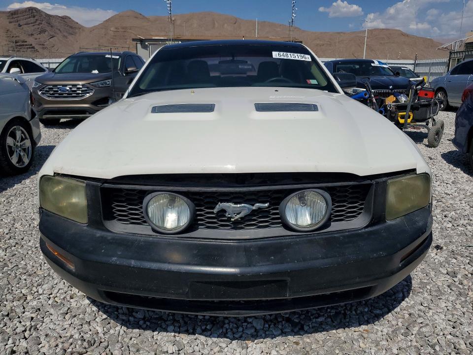 64815196 :رقم المزاد ، 1ZVFT80NX55130466 vin ، 2005 Ford Mustang مزاد بيع