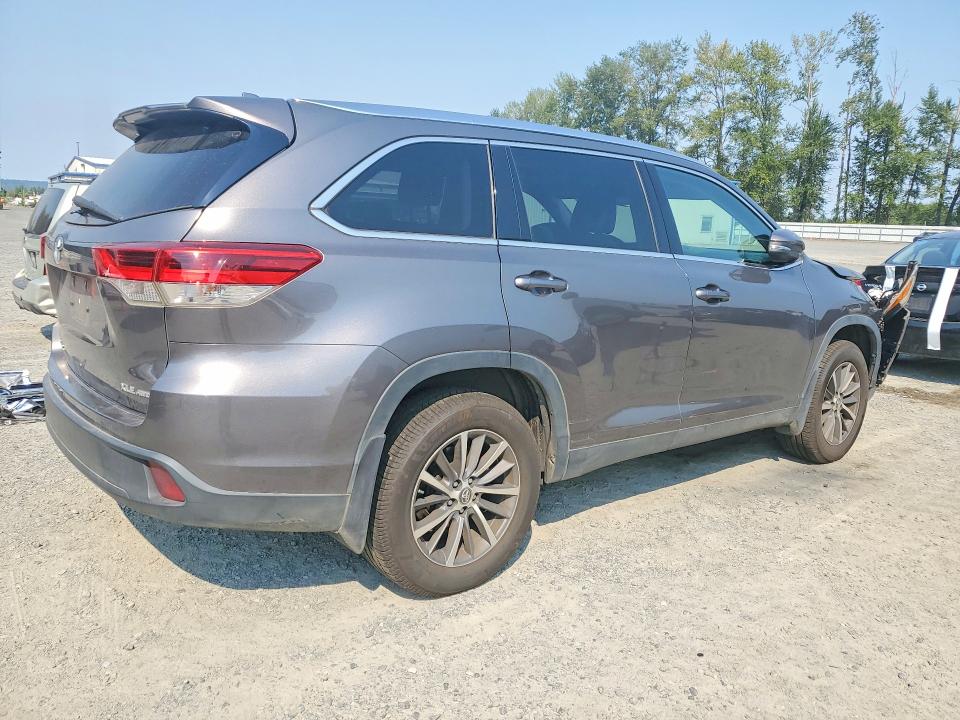 Продажа на аукционе авто 2019 Toyota Highlander, vin: 5TDJZRFHXKS597881, номер лота: 64789046