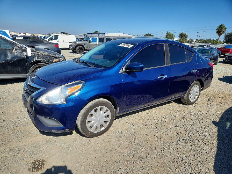 65681696 :رقم المزاد ، 3N1CN7AP7JL823020 vin ، 2018 Nissan Versa مزاد بيع
