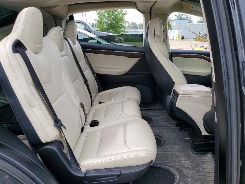 Продажа на аукционе авто 2017 Tesla Model X, vin: 5YJXCAE2XHF075727, номер лота: 64360226