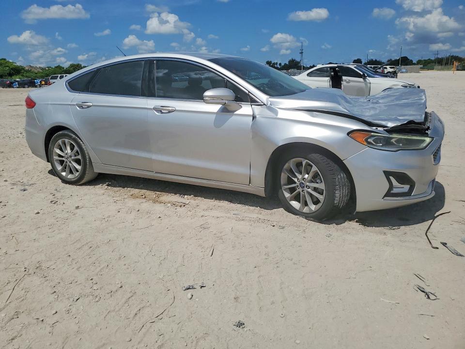 64339876 :رقم المزاد ، 3FA6P0SU9KR185308 vin ، 2019 Ford Fusion مزاد بيع